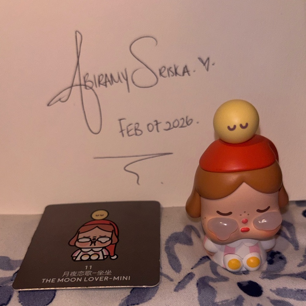 Crybaby Crying To The Moon - Moon Lover Mini Figurine